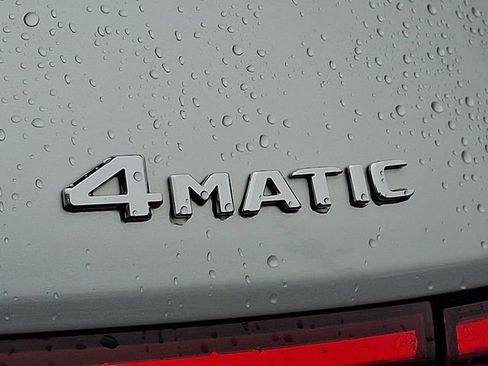 Used 2021 Mercedes-Benz GLB 250 4MATIC image 35
