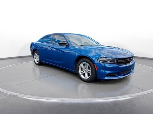 Used 2023 Dodge Charger SXT RWD image 2