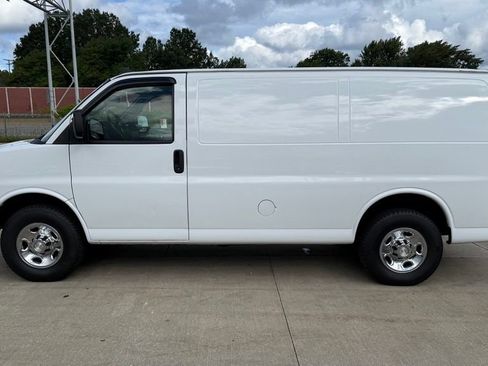 Used 2019 Chevrolet Express 2500 w/ Driver Convenience Package RWD image 11