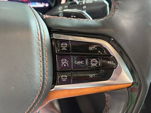 Used 2023 Jeep Grand Cherokee Summit AWD/4WD image 23
