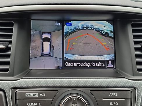 Used 2017 Nissan Pathfinder SL image 29