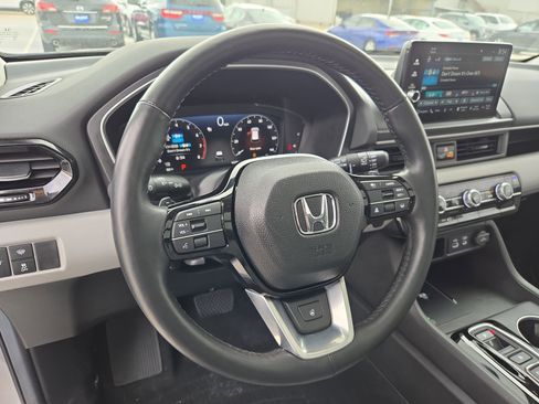 Used 2025 Honda Pilot Elite image 17