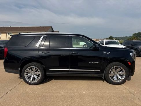 Used 2021 GMC Yukon Denali w/ Denali Premium Package AWD/4WD image 2