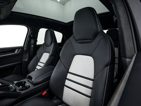 New 2026 Porsche Cayenne Turbo image 21