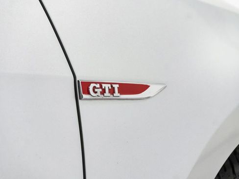 Used 2017 Volkswagen GTI SE FWD image 29
