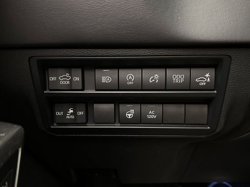 Used 2022 Toyota Tundra Platinum image 18