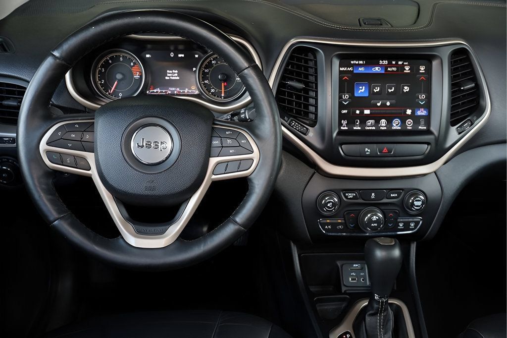 Used 2018 Jeep Cherokee Limited FWD image 19