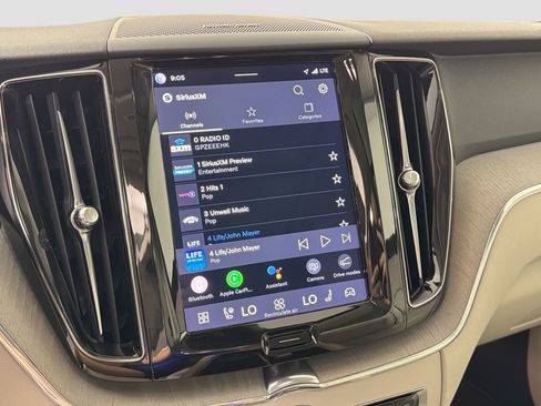 Certified 2023 Volvo XC60 B5 Plus w/ Protection Package Premier image 15