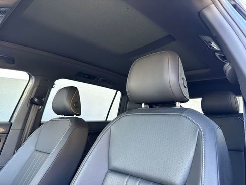 Used 2022 Volkswagen Tiguan SE R-Line image 3