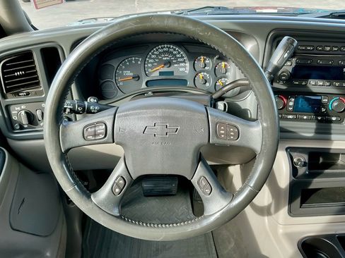 Used 2005 Chevrolet Avalanche Z66 w/ Sun And Sound Package image 37