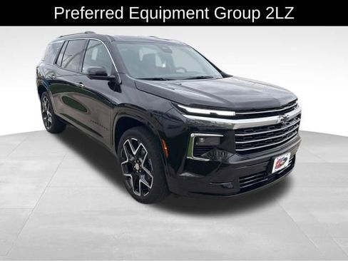 Used 2025 Chevrolet Traverse High Country AWD/4WD image 3