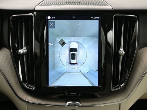 Used 2023 Volvo XC60 B5 Plus image 20