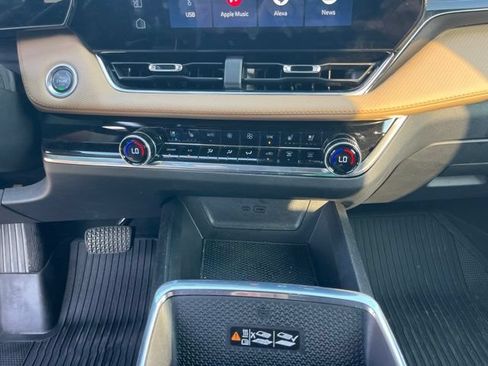 Used 2025 Chevrolet Equinox ACTIV w/ Convenience Package III FWD image 30