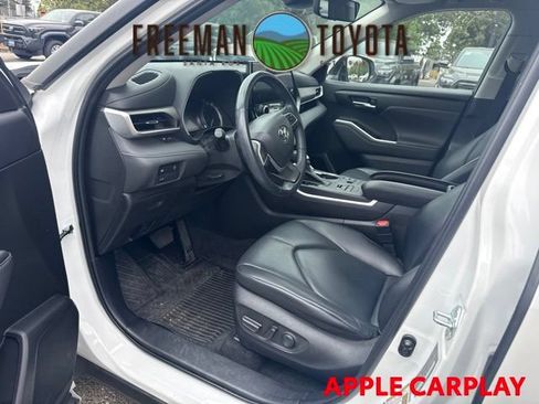 Used 2023 Toyota Highlander XLE AWD/4WD image 7