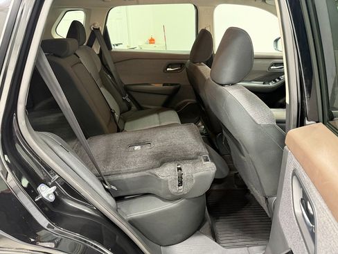 Used 2022 Nissan Rogue SV image 35