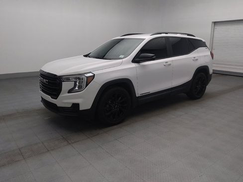 Used 2023 GMC Terrain SLE w/ Elevation Edition FWD image 2