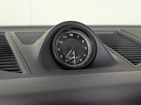 Certified 2025 Porsche Macan 2.0T image 31