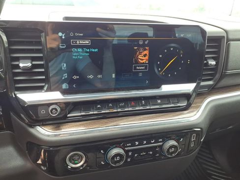 Used 2023 Chevrolet Silverado 1500 LT AWD/4WD image 11