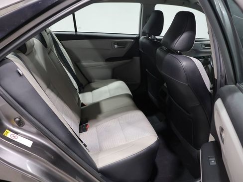 Used 2015 Toyota Camry SE FWD image 19