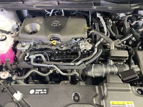 Used 2025 Toyota Sienna LE image 10