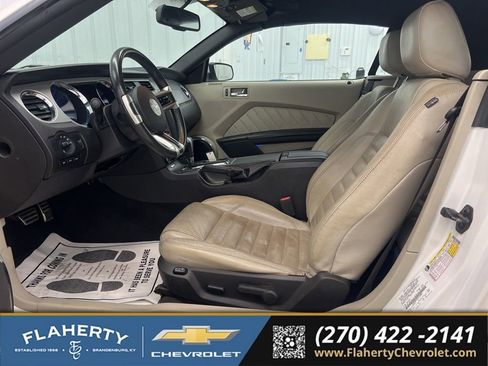 Used 2010 Ford Mustang GT RWD image 9