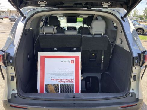 Used 2021 Toyota Sienna XLE w/ XLE Plus Package FWD image 14