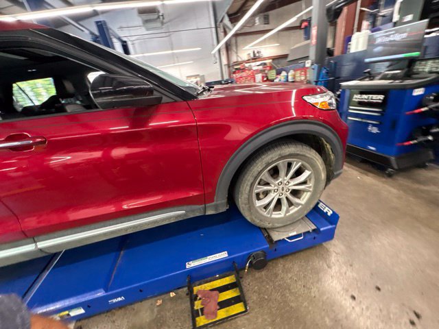 Used 2021 Ford Explorer Limited w/ Equipment Group 301A AWD/4WD image 21