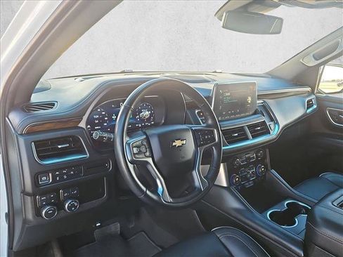 Used 2023 Chevrolet Suburban Premier image 10