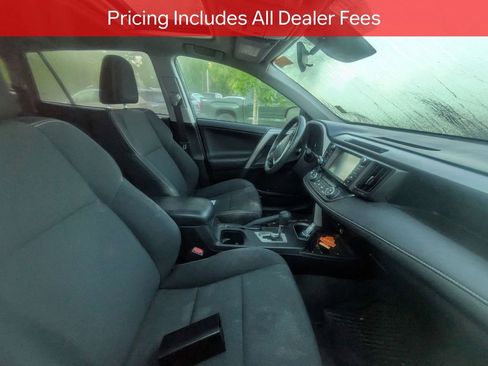 Used 2017 Toyota RAV4 XLE AWD/4WD image 10