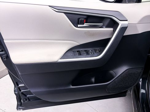 Used 2019 Toyota RAV4 XLE Premium w/ Carpet Mat Package FWD image 15