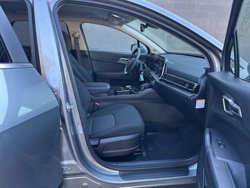 Used 2025 Kia Sportage LX image 16