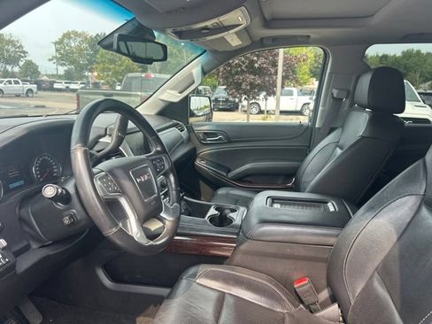 Used 2017 GMC Yukon XL SLT w/ Premium Edition AWD/4WD image 11