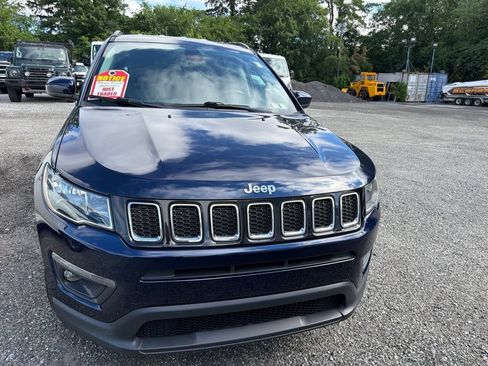 Used 2018 Jeep Compass Latitude w/ Cold Weather Group AWD/4WD image 2