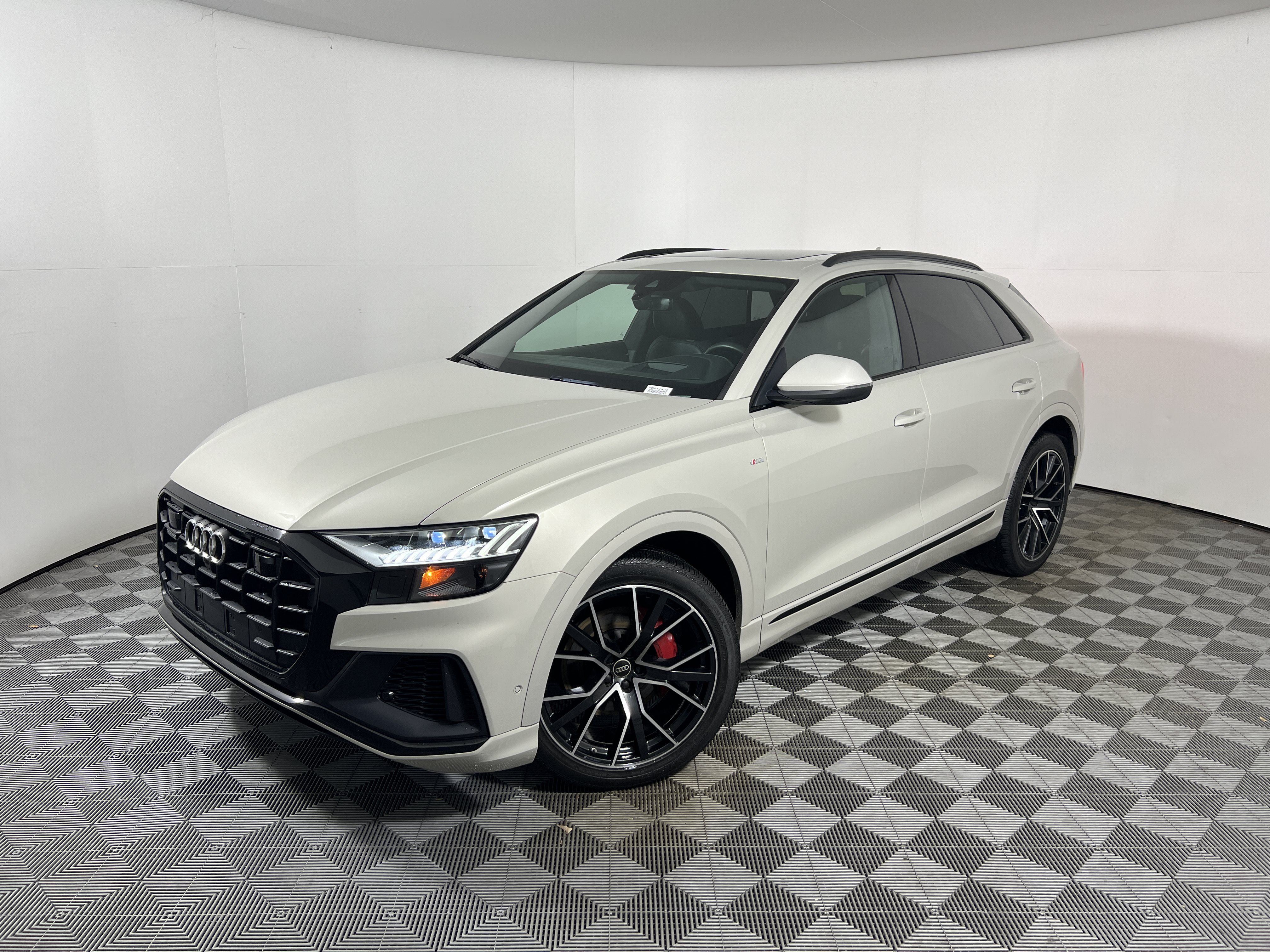 Used 2023 Audi Q8 Prestige AWD/4WD image 1