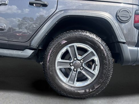 Used 2018 Jeep Wrangler Unlimited Sahara AWD/4WD image 17