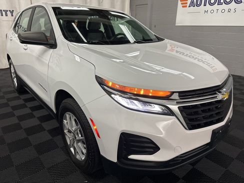 Used 2022 Chevrolet Equinox LS image 2