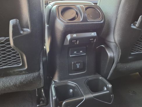 Used 2025 Jeep Wrangler Unlimited Rubicon AWD/4WD image 22