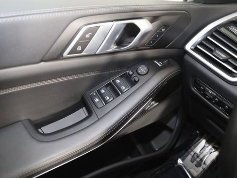 Used 2023 BMW X5 xDrive40i w/ M Sport Package image 32