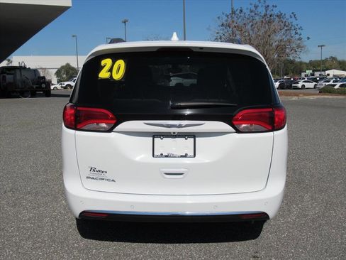 Used 2020 Chrysler Pacifica Touring-L image 4