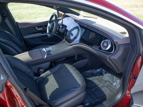 Used 2023 Mercedes-Benz EQS 580 580 image 36