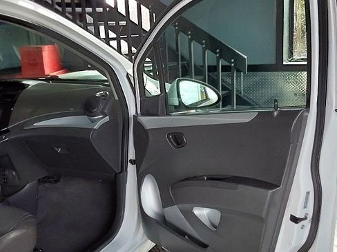 Used 2014 Chevrolet Spark LT image 10