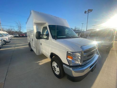 New 2026 Ford E-450 and Econoline 450 Super Duty w/ Power Equipment Group RWD image 11
