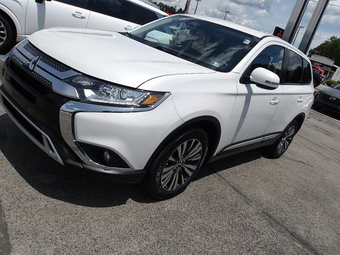 Used 2020 Mitsubishi Outlander AWD image 3