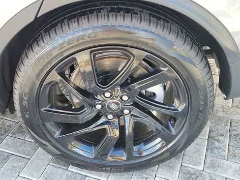 New 2025 Land Rover Discovery S image 14