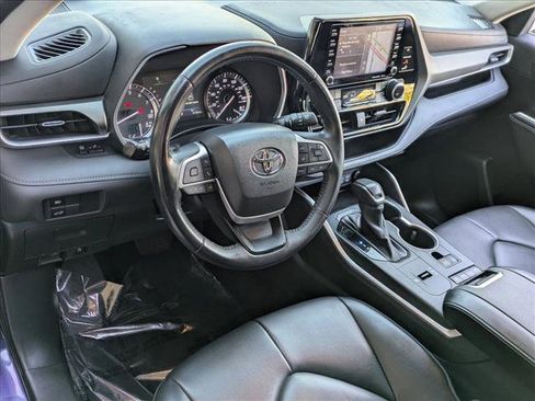 Used 2022 Toyota Highlander XLE image 10