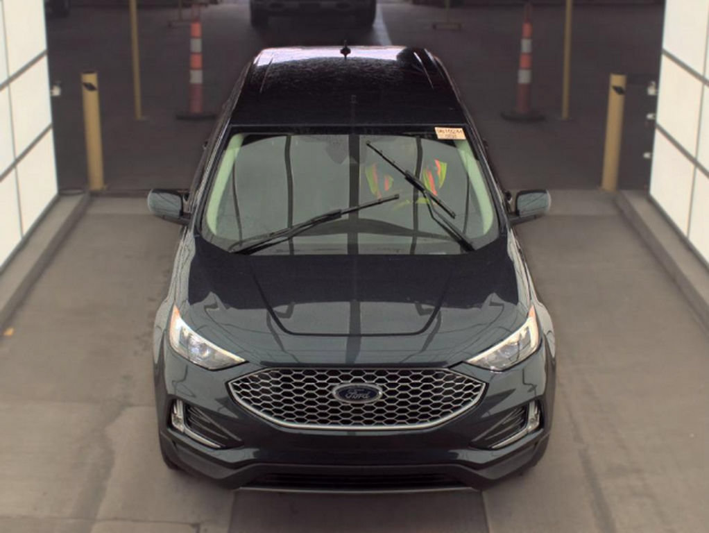 Used 2024 Ford Edge SEL w/ Convenience Package AWD/4WD image 3