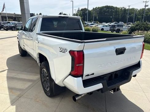 Used 2025 Toyota Tacoma TRD Sport AWD/4WD image 5