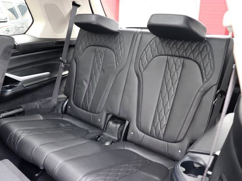Used 2025 BMW X7 xDrive40i image 13