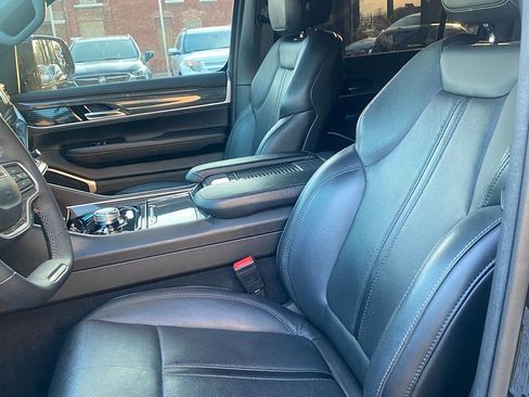 Used 2022 Jeep Wagoneer Series II AWD/4WD image 25