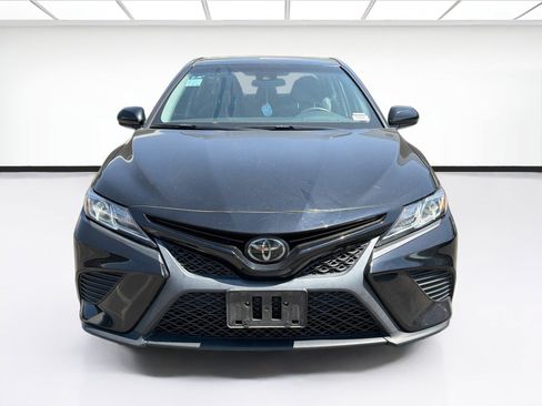 Used 2020 Toyota Camry SE FWD image 2